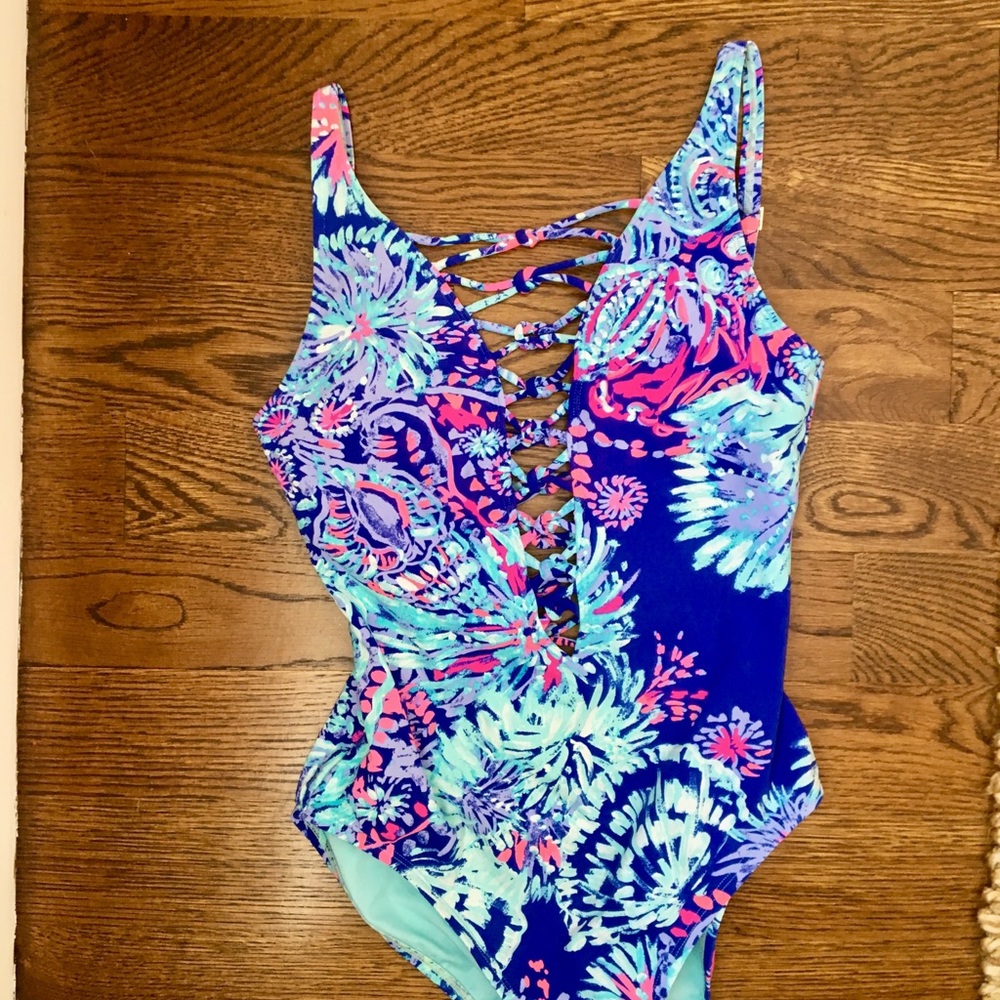 Lattice one piece size 4